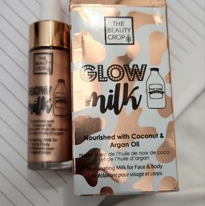 The Body Crop Glow Milk color "Blind Date"